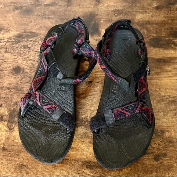 Teva Terradactyl Men’s Size 12 Outdoor Sport Sandals – Purple/Red/Teal Pattern - Picture 3 of 8